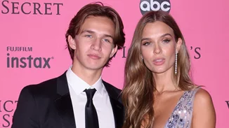 Η Josephine Skriver αρραβωνιάστηκε στην πιο μαγευτική τοποθεσία