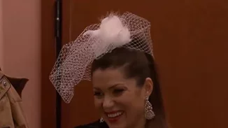 Κλέλια Ρένεση | Κι όμως έγινε το νέο «είδωλο» του Twitter