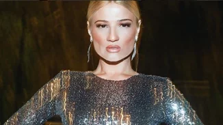 Παγιέτες παντού | Έφτασε επιτέλους η εποχή να τις φορέσουμε απενεχοποιημένα