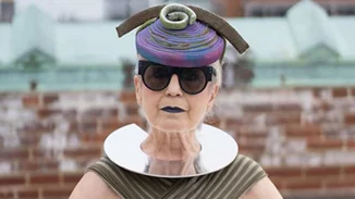 Debra Rapoport | Ένα σύγχρονο fashion icon ετών 70 πρωταγωνιστεί στην εορταστική καμπάνια των H&M