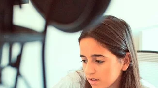 Σοφία Γρυπάρη | Άκουσε το νέο της τραγούδι με τίτλο «Sit back, relax»