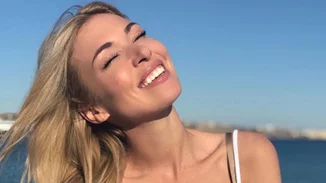 Μικαέλα Φωτιάδου | Την είδαμε με σκούρα καστανά μαλλιά και... δεν την αναγνωρίσαμε!