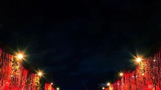 Ο Karl Lagerfeld έφερε τα Χριστούγεννα στο Παρίσι!