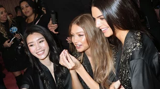 Victoria's Secret 2018 | Οι πιο glamorous στιγμές από τα backstage του show