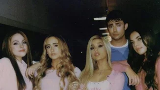 Ariana Grande | To νέο της video clip είναι μία ωδή στα 00s trends και την iconic ταινία "Mean Girls"