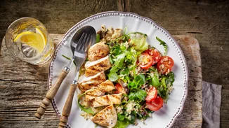 Σαλάτα με κοτόπουλο, κινόα, αβοκάντο | Η #1 συνταγή που τρώνε μοντέλα και αθλητές για πρωτεΐνη και καλά λιπαρά