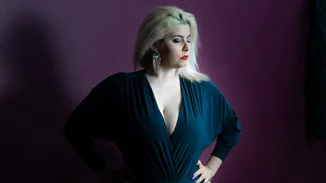 Βρήκαμε τα πιο ωραία σύνολα για κορίτσια με πλούσιες καμπύλες