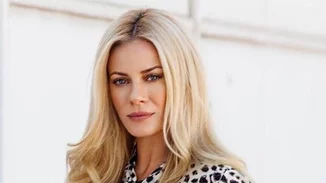 Το Mango τζιν της Ζέτας Μακρυπούλια είναι τέλειο και κοστίζει ελάχιστα