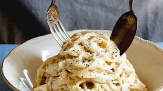 Πώς θα φτιάξεις την αγαπημένη μακαρονάδα cacio e pepe