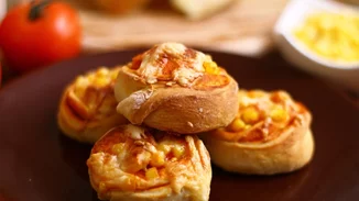 Πώς θα φτιάξεις ρολά πίτσας με κοτόπουλο