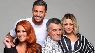 Η Σίσσυ Χρηστίδου και η ομάδα της ξεφυλλίζουν το #MissbloomTrendbook