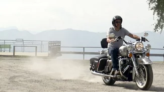 Ο George Clooney δωρίζει για χάρη της αγαπημένης του Amal την εξίσου αγαπημένη του Harley Davidson