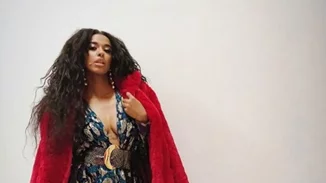 Χριστίνα Παπαδέλλη | Κι όμως, κάποτε ήταν κατάξανθη!