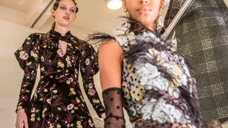 Τι να φορέσω σε επαγγελματικό δείπνο; Αυτό είναι το τέλειο outfit