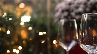 Φέτος το πνεύμα των γιορτών πάει Κηφισιά και κλείνει τραπέζι στο Arch café eaterie