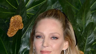Η Uma Thurman κουρεύει τα μαλλιά της κόρης της σε ένα υπέροχο καρέ μέσα στην καραντίνα