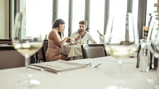 Ο κανόνας που πρέπει να ξεχάσεις για να μη στραβώσει το πρώτο ραντεβού