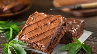 Brownies φτιαγμένα με γλυκοπατάτα, βρώμη και χουρμάδες για ένα super υγιεινό αποτέλεσμα
