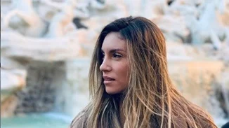 Αθηνά Οικονομάκου | Αποχαιρετά το 2018 με ένα φιλί με τον σύζυγό της