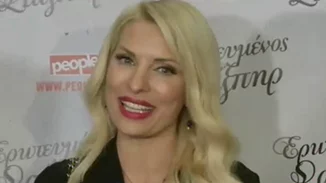 Ελένη Μενεγάκη | Στο θέατρο με τη 14χρονη Λάουρα στο πλευρό της!