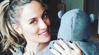 Ελεονώρα Μελέτη | Έγραψε μαντινάδα για την κόρη της και της την αφιέρωσε