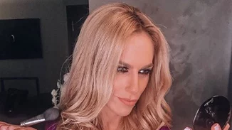 Ηλιοθεραπεία στην τοποθεσία ταράτσα | (Και) η Ντορέττα Παπαδημητρίου βρήκε τον τρόπο για μαύρισμα