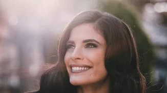 Η Χριστίνα Μπόμπα μόλις μας έδωσε μια φανταστική ιδέα για τα εορταστικά μας looks