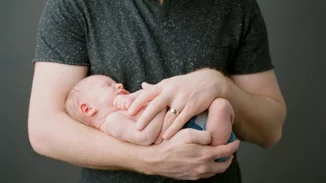 3 πράγματα που μπορεί να κάνει ο σύζυγός σου για να βοηθήσει με τον θηλασμό