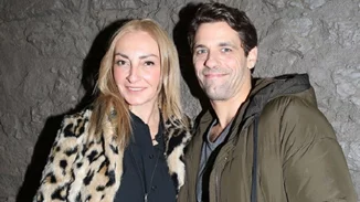 Λαμπερές παρουσίες στην επίσημη πρεμιέρα «Η Κωμωδία των Παρεξηγήσεων» | Ρούλα Ρέβη και Αποστόλης Τότσικας ήταν ανάμεσα σε αυτές