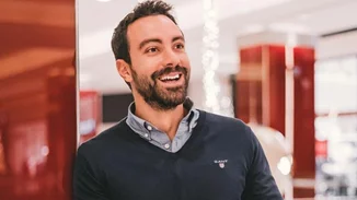 Σάκης Τανιμανίδης | Ως τσολιάς, κάνει παρέλαση πριν 9 χρόνια!