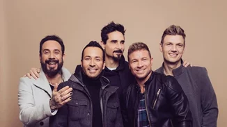 Backstreet Boys | Eνώνονται διαδικτυακά και τραγουδούν "I want it that way"