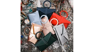 Complét | Το νέο, βρετανικό bag brand από τη βαφτιστήρα του Hubert De Givenchy