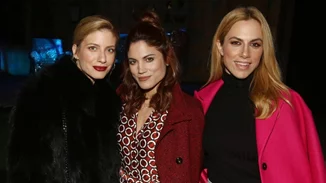 Σχολιάζουμε τα beauty looks των Ελληνίδων celebs στη Βερβερίτσα | Το κραγιόν που είδαμε σε όλες και τα λάθη