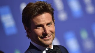 Bradley Cooper | Με ποια κυρία περπάτησε στο κόκκινο χαλί των SAG Awards;