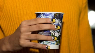 Πώς θα κάνεις το iconic μανικιούρ με μάτια που είδαμε στην Εβδομάδα Μόδας του Παρισιού