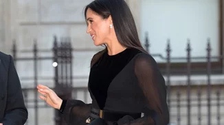Kate και Meghan | Γιατί κρατούν την τσάντα ΜΟΝΟ με το αριστερό χέρι τους;