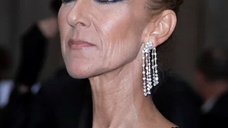 Celine Dion | Με μαύρο φόρεμα και διχτυωτές γόβες στιλέτο στους δρόμους του Παρισιού