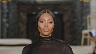 Η στολή hazmat της Naomi Campbell βρίσκει τον δρόμο της σε ένα Μουσείο μόδας