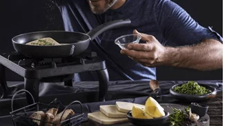 Baby boom | Ο αγαπημένος Έλληνας παρουσιαστής θα γίνει για πρώτη φορά μπαμπάς!