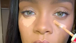 Η Rihanna κυκλοφορεί 40 αποχρώσεις concealer και σου δείχνει πώς το φοράει η ίδια σε ένα βίντεο