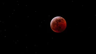 Super Blood Wolf Moon | Μαγικές εικόνες από την Υπερπανσέληνο