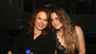 Τέλειο! Η Νικολέτα Βλαβιανού ποζάρει με το νεογέννητο εγγονό της