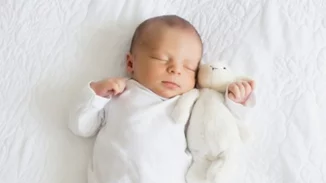 Γιατί είναι καλό το νεογέννητο να «πηγαίνει» αμέσως στο στήθος της μαμάς του και όχι για μπάνιο