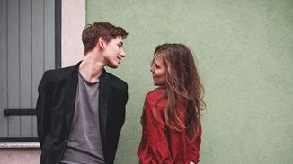 Οι απλοί και αλάνθαστοι τρόποι για να φλερτάρεις καλύτερα