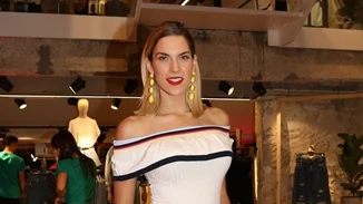 Μαντώ Γαστεράτου | Δες τον κούκλο αδελφό της, Χάρη