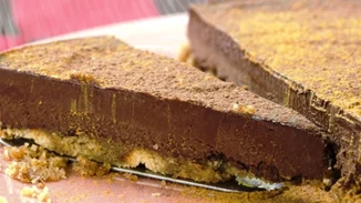 Τούρτα σοκολάτα με τα μελομακάρονα που περίσσεψαν!