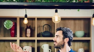 Γιάννης Αποστολάκης | Εσύ ξέρεις ποιος είναι ο μπαμπάς του;