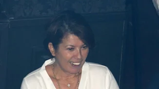 Σοφία Αλιμπέρτη | Σπάνια βραδινή έξοδος στην Άννα Βίσση