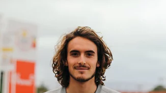 Κορονοϊός-Μήνυμα Τσιτσιπά Ι Αγκάλιασε τα μέτρα προστασίας γιατί όσοι αγαπάμε μπορεί να είναι πιο ευάλωτοι από εμάς