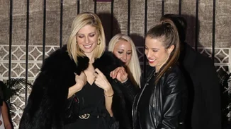 Ευαγγελία Αραβανή | Διασκέδασε στον αγαπημένο της μαζί με την αδερφή της (φωτογραφίες)